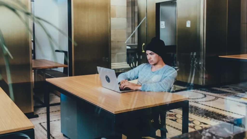 ¿Cansado de esperar que Windows arranque? Estas 3 funciones de Linux revolucionarán tu forma de trabajar